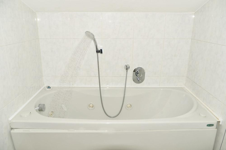 Bathroom 4, Hotel Amadeus, Torino