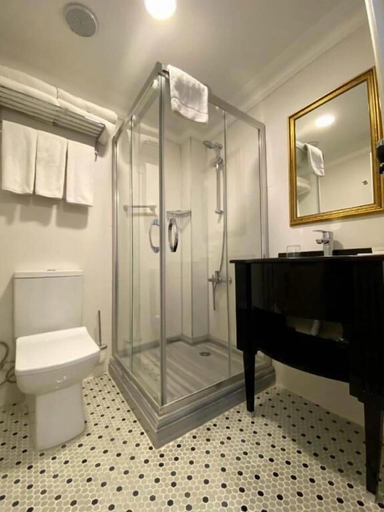 Bathroom 4, Meroddi La Porta, Beyoğlu