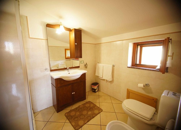 Bathroom 4, Casalotto Inn, Catania