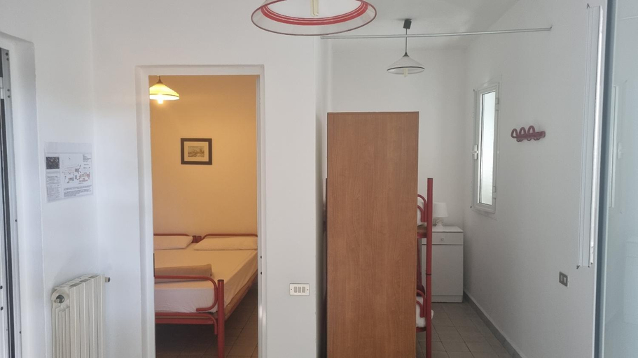 Bedroom 2, Camping Nuovo, Massa Carrara