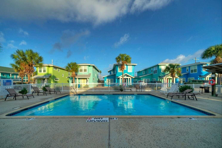 Sport & Beauty 5, Private Yard, Shared Pool Near the Beach Bluetique Hotel by Avantstay, Nueces