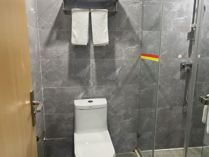 Bathroom 2, Super 8 Hotel Guangyuan Tuteng Square, Guangyuan