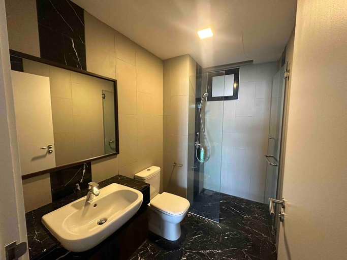 Bathroom 4, LM HomeyB 3BR Family Suite for 4-14 Pax#EV Charger, Pulau Penang