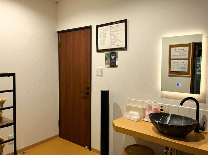 Bathroom 3, Yuuzuru, Itō