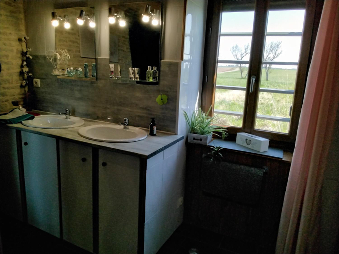 Bathroom, La Ferme de Tart, Côte-d'Or