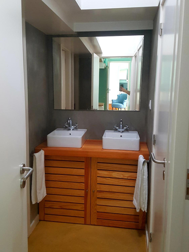 Bathroom 2, Conde Surf Camp - Capsule Beds MIXED Dorm, Vila do Conde