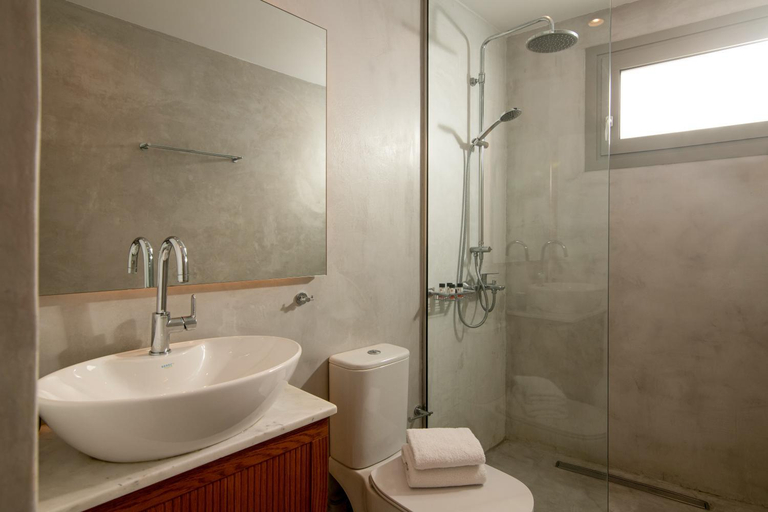 Bathroom 2, The Central Boutique Apartments, Crete