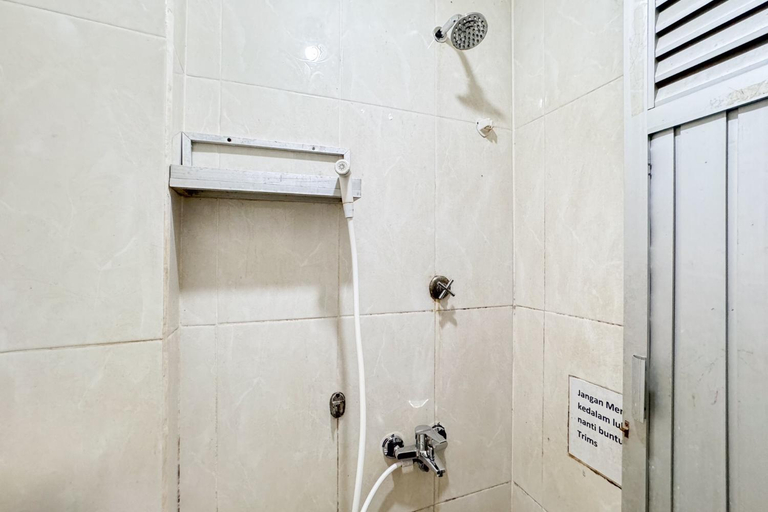 Bathroom 4, OYO 2933 Wisma Hiro Pertiwi, Palembang