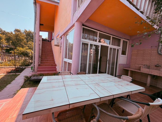 Others 4, Shkreli Apartments
