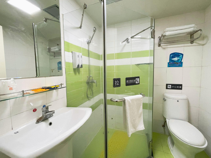 Bathroom 3, 7 Days Inn Nanning Qixing Road, Nanning
