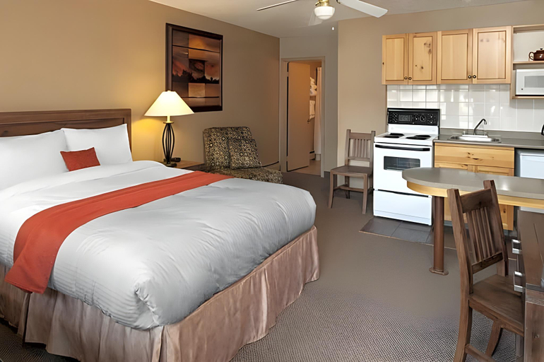 Bedroom 2, Maligne Lodge, Division No. 15
