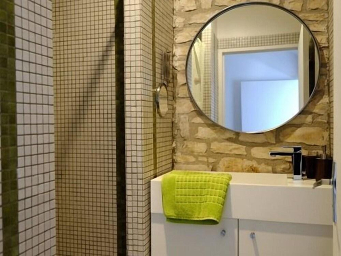 Bathroom 3, L'Ecrin du Serein, Yonne