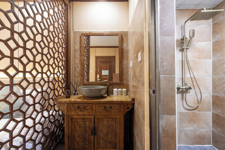 Bathroom 3, East Hotel The Forbidden City Drum Tower, Beijing