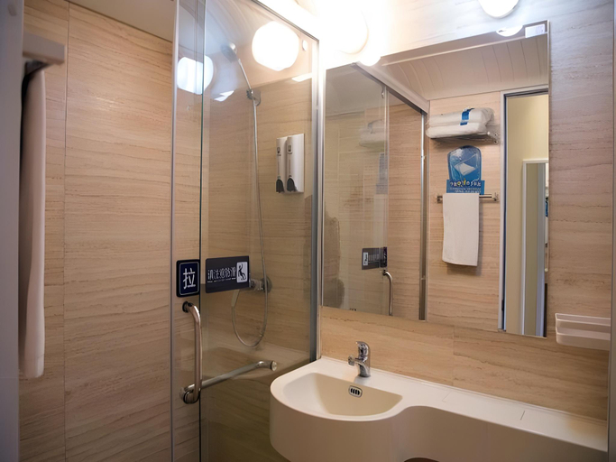 Bathroom 3, 7 Days Inn Xi'an North Economic Development Zone 4th Fengcheng Road, Xi'an