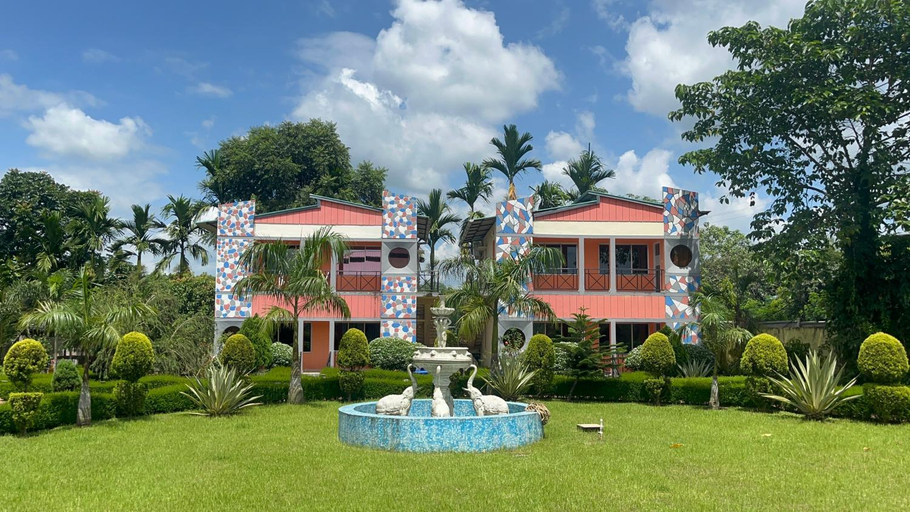 Exterior & Views