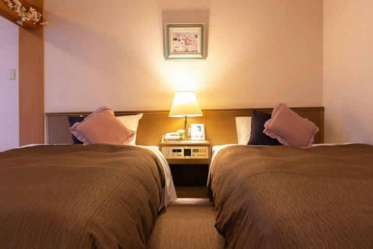 Bedroom 3, Royal Tainai Park Hotel, Tainai