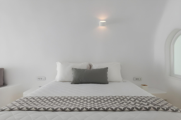Bedroom 2, White Concept Caves, South Aegean