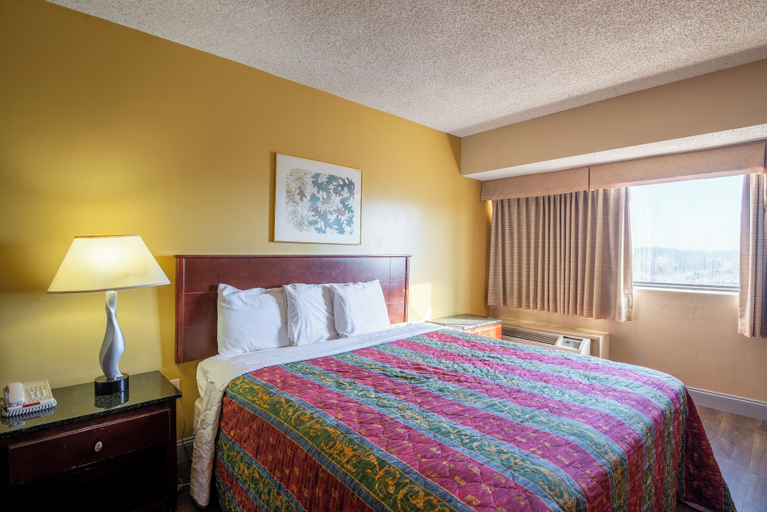 Bedroom 2, Dominion Inn and Suites, Henrico