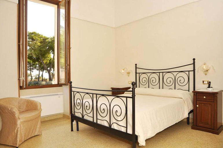 Others 5, Tenuta Nucci, Lecce