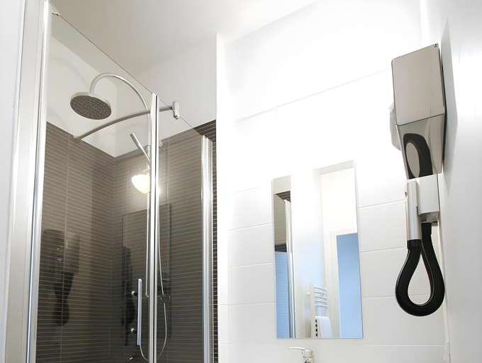 Bathroom 4, Kyriad Nantes Ouest - Saint Herblain - Zénith, Loire-Atlantique