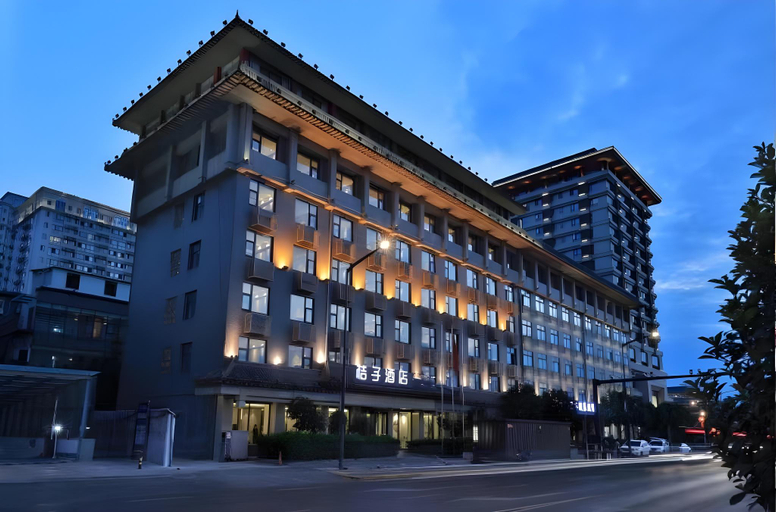 Exterior & Views