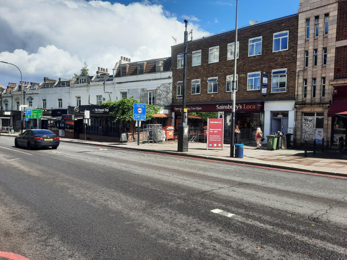 Shops 4, Alross guest house, London