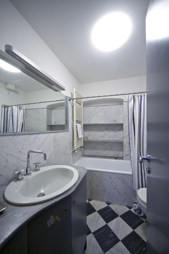 Bathroom 5, Palazzo Cicala, Genova