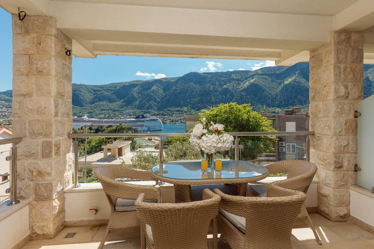 Food & Drinks, Apartments Los Olivos