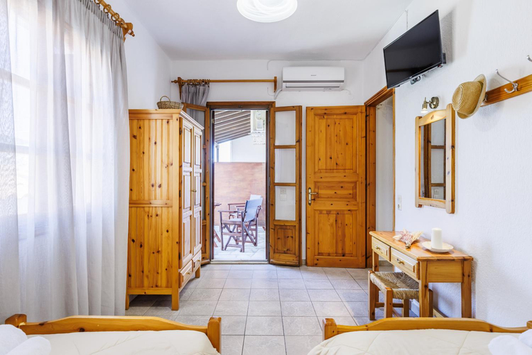 Bedroom 2, Nikolaos studios apartments, Thessaly