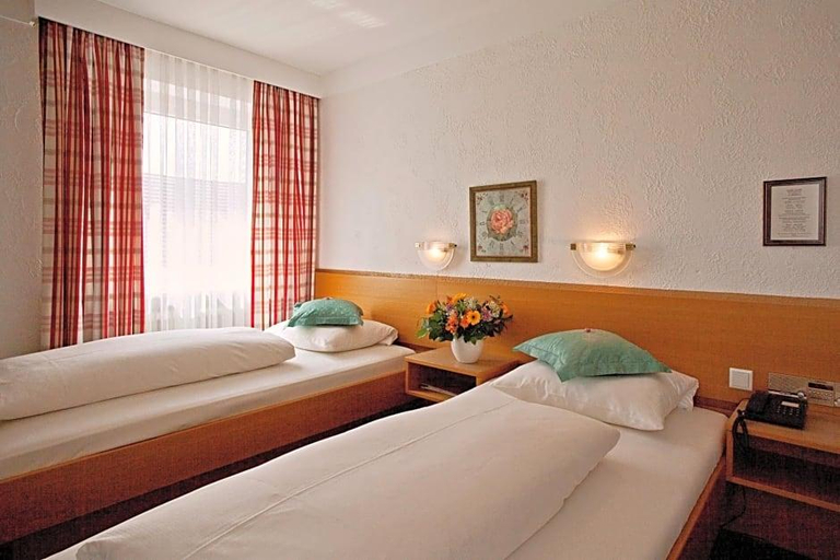 Bedroom 3, Hotel Mayer, Fürstenfeldbruck