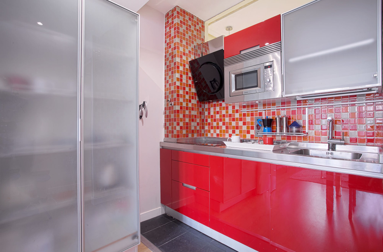 Private kitchen, Cozy & Bright 1 Bd Apartm one Step Away Form Retiro Park. Retiro III, Madrid
