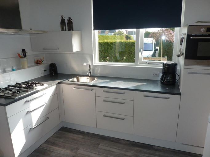 Others 5, Sunlit Holiday Home by the Sea, Sluis