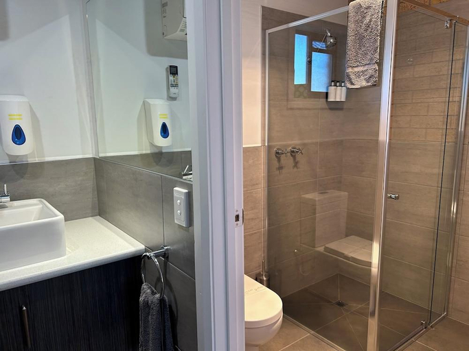 Bathroom 3, Motel Woongarra, Indigo - Pt B