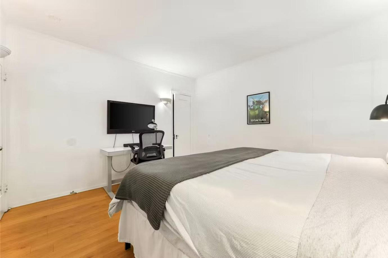 Bedroom, Echo Park Hills - Walk to Dodger Stadium - Near DTLA SoFi, Los Angeles