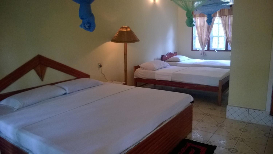 Bedroom 3, Sigiri Holiday Inn, Dambulla
