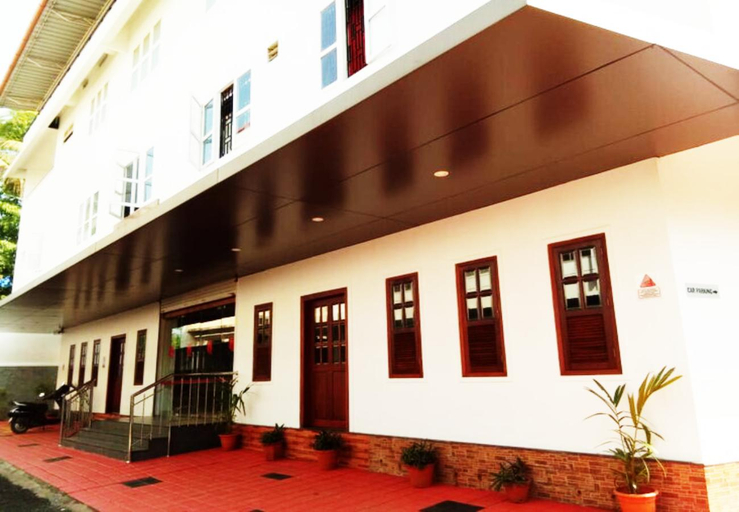 Exterior & Views