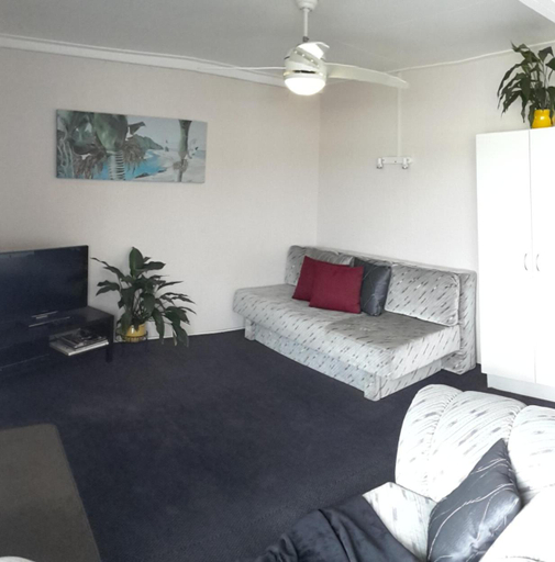 Bedroom 5, Esquire Motel, Far North