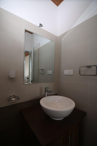 Bathroom, Ganthera Residence, Harispattuwa