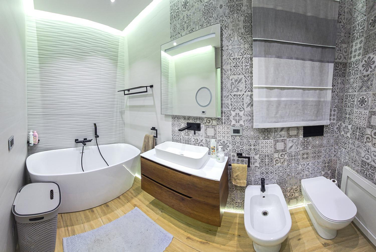 Bathroom 2, Luxury Terraced Seaview Apartment - Marina Pieta'