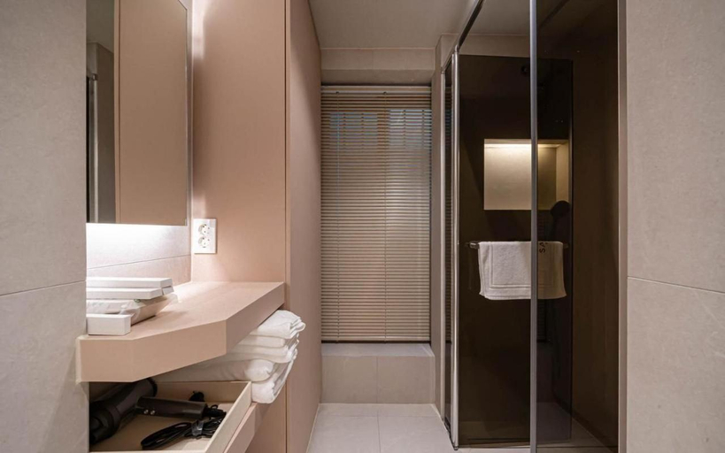 Bathroom 3, Sand Stay, Suyeong