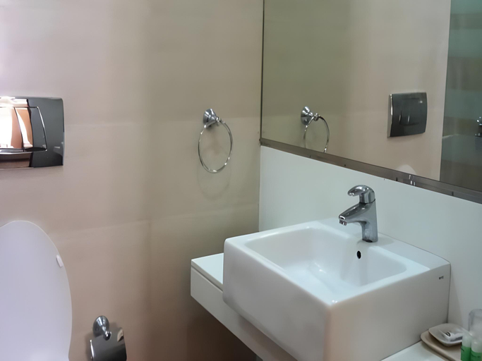 Bathroom 4, Regent Hotel, Mumbai City