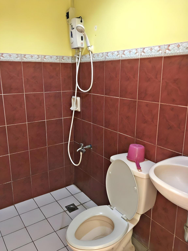 Bathroom 4, La Gracia Apartelle, Tagaytay City