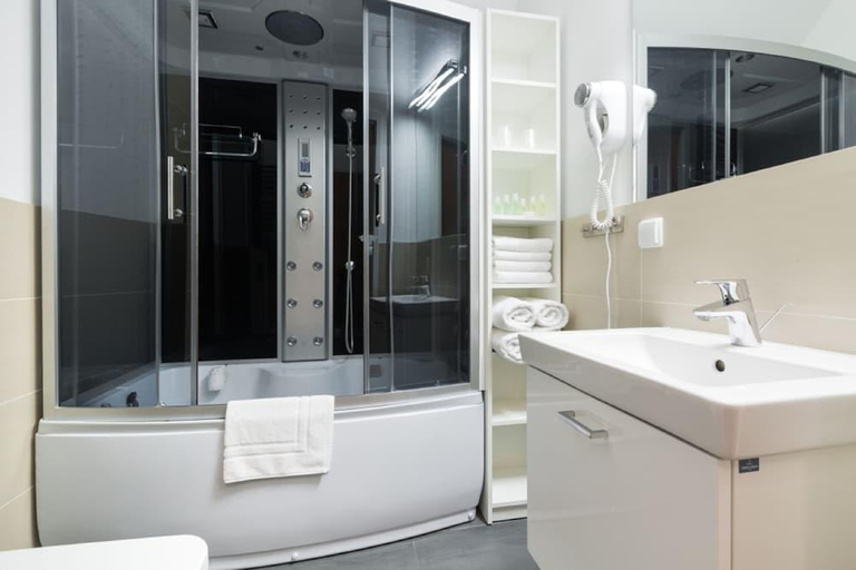 Bathroom 3, Osada Sniezka kolo Karpacza, Jelenia Góra