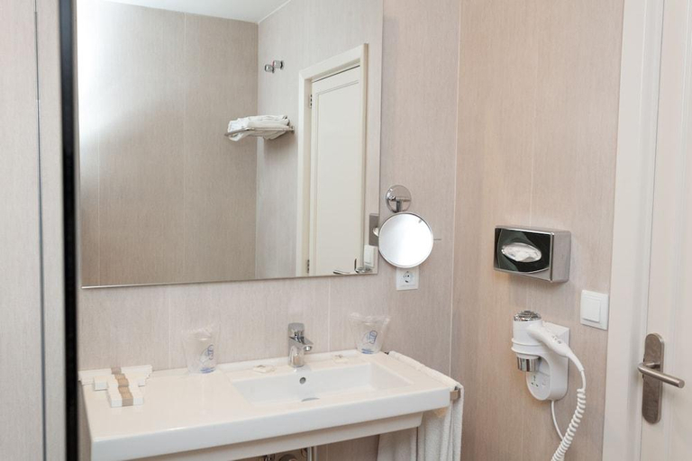 Bathroom 5, FERGUS Style Soller Beach, Baleares