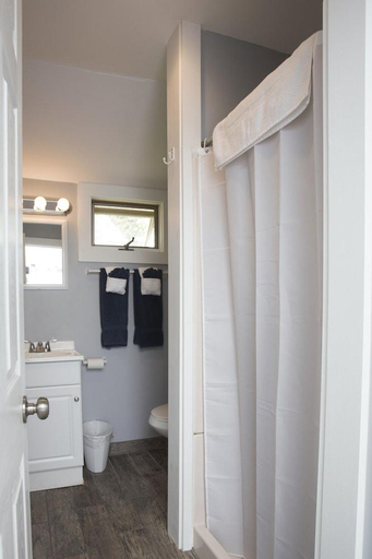 Bathroom 3, Drake's Island Resort & Cottages, York