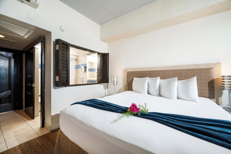 Bedroom 2, Windward Passage Hotel, Charlotte Amalie