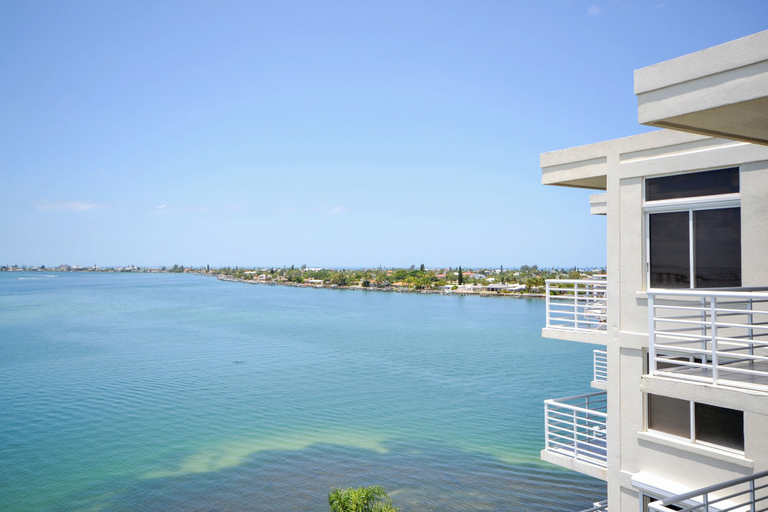 Sport & Beauty 4, Bahia Vista 17-881 by Distinctive Beach Rentals, Pinellas