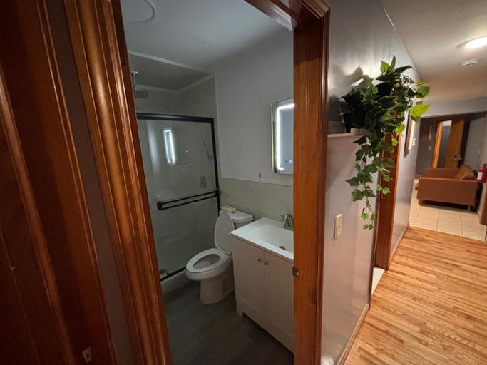 Bathroom 5, Capsule hostel, Newark