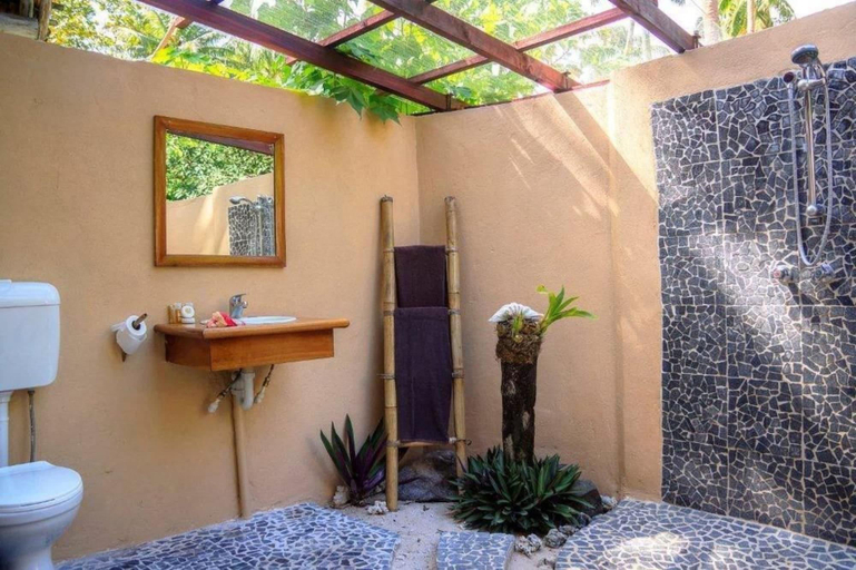 Bathroom 3, Mango Bay Resort, Nadroga/Navosa