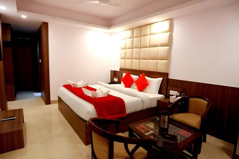 Bedroom 2, Calux Hill Queen (Formerly Amara at Mall Road with Free Parking), Dehradun